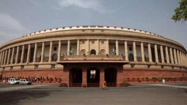 नागरिकता संशोधन विधेयक पर मोदी कैबिनेट की बैठक शुरू, संसद में हंगामे के आसार