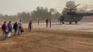 छत्तीसगढ़ के नक्सल प्रभावित इलाकों में हेलीकॉप्टर से रवाना हुआ मतदान दल