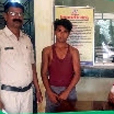 तलवार लहराकर दबंगई, युवक गिरफ्तार
