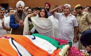 सुषमा स्वराज का राजकीय सम्मान से अंतिम संस्कार किया गया, पुत्री नें दी मुखाग्नि