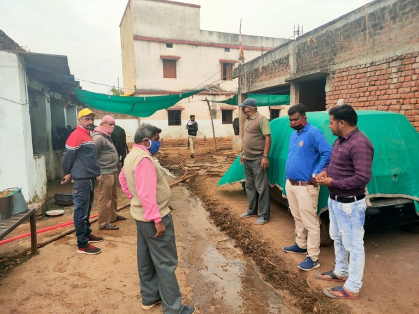भैंस खटाल वालों ने तालाब में फैलाया गंदगी, निगम ने लगाया जुर्माना