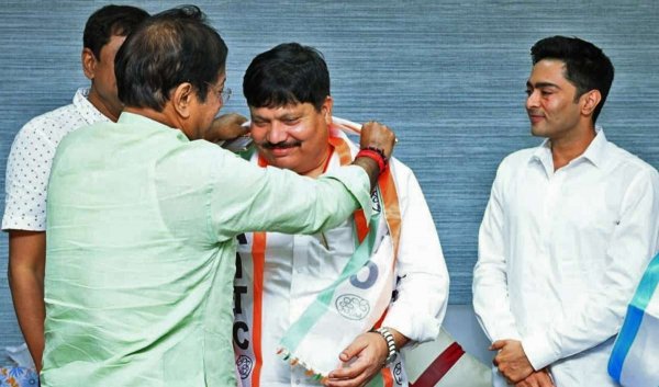 बंगाल भाजपा में भगदड़ मची है लेकिन पार्टी नेतृत्व को इसकी परवाह ही नहीं है