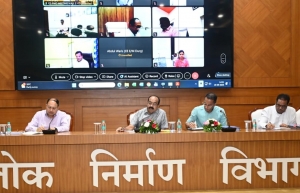 बारिश में खराब सड़कों पर उप मुख्यमंत्री  अरुण साव ने जताई नाराजगी, 15 अक्टूबर तक सुधारने के दिए निर्देश