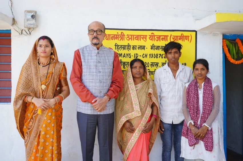 राज्यपाल ने प्रधानमंत्री आवास योजना से लाभान्वित हितग्राहियों से की मुलाकात