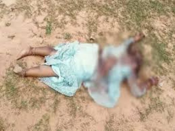 छत्तीसगढ़ के कबीरधाम जिले में तालाब किनारे एक अज्ञात महिला की खून से लथपथ लाश मिली