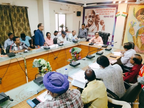 समय सीमा की बैठक में आयुक्त ने अधिकारियों को दिये सख्त निर्देश
