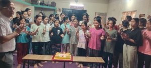 शबरी कन्या आश्रम की छात्राओं ने मनाया मंत्री श्री रामविचार नेताम का जन्म दिवस