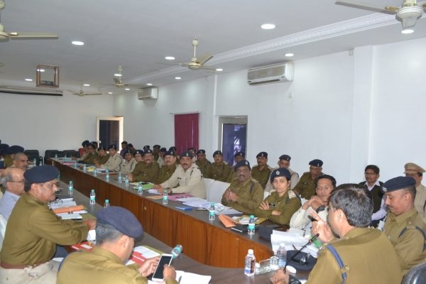 चुनाव के बाद एसएसपी ने ली क्राइम मीटिंग, कहा अपराध पर कसें लगाम