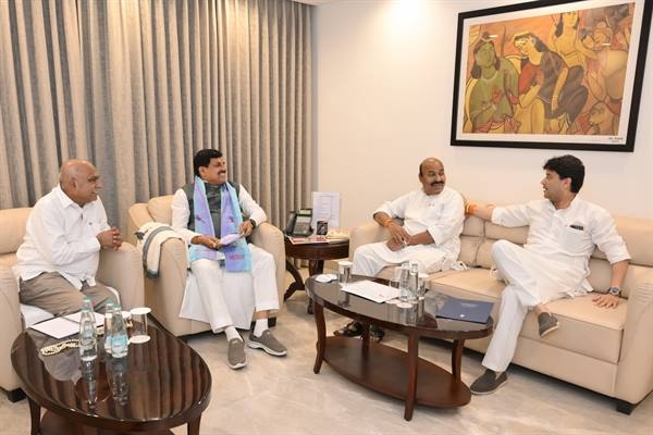 मुख्यमंत्री डॉ. यादव ने केंद्रीय मंत्रियों और सांसदों से मुलाकात और चर्चा की
