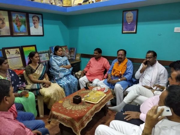 नवनिर्वाचित सांसद का विधायक ने किया स्वागत