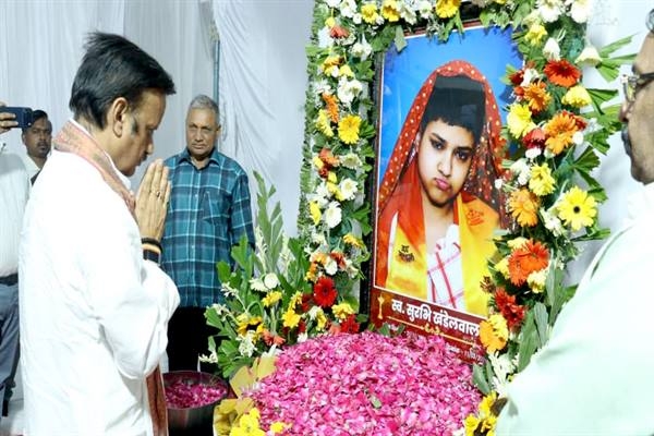 उप मुख्यमंत्री श्री शुक्ल ने दिवंगत सुश्री सुरभि खंडेलवाल को दी श्रद्धांजलि