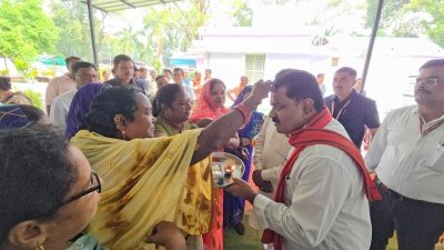 प्रदेश में पहली बार दीपावली पर उपमुख्यमंत्री  विजय शर्मा ने किया स्वच्छता दीदियों व कमांडो के साथ जलपान एवं स्नेहिल सम्मान