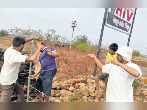 एक व्यक्ति ने बसाया एचआईवी पॉजिटिव लोगों का गांव, अब यहां 78 लोग रहते हैं