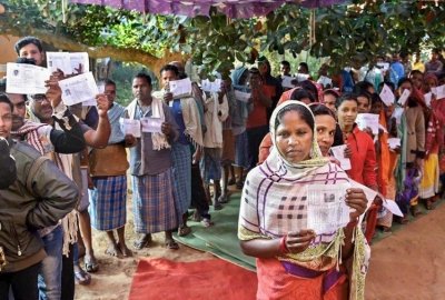 छत्तीसगढ़ विधानसभा चुनाव: पहले चरण में बंपर 70 फीसदी मतदान, लोकतंत्र के पर्व में नक्सली हारे