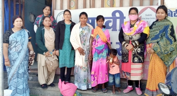 भटकी हुई महिला एवं बच्चे को सखी वन स्टाप सेंटर में मिली सुविधा