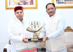 मुख्यमंत्री  विष्णुदेव साय से कर्नाटक के राज्यपाल थावरचंद गहलोत ने की सौजन्य भेंट