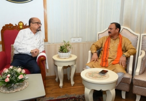 राज्यपाल  डेका से स्वास्थ्य एवं परिवार कल्याण मंत्री  जायसवाल ने की भेंट