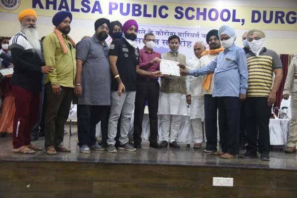 कोरोना वारियर्स का हुआ सम्मान, कोविड काल में असाधारण कार्यों के लिए प्रशासन ने किया सम्मानित