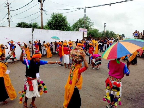 बाबा महाकाल की सवारी में पहली बार जनजातीय कलाकारों की प्रस्तुति