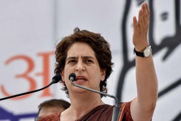 किसानों पर लाठियां भांजना और पानी की बौछार मारना सरकार की तानशाही का प्रमाण : प्रियंका गांधी