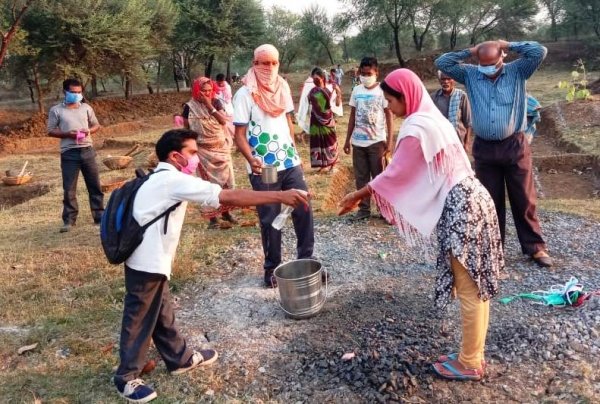 मुख्यमंत्री के निर्देश पर प्रदेश में बड़े पैमाने पर प्रारंभ हुए रोजगार मूलक काम