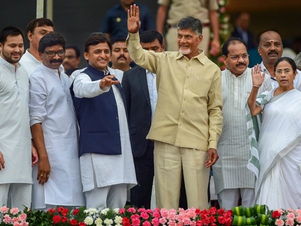 सुप्रीम काेर्ट में टेक्नोक्रेट्स की याचिका खारिज, 20 विपक्षी दल आज चुनाव आयोग से मिलेंगे