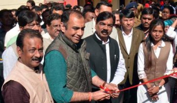 संस्कारधानी के सर्वांगीण विकास के लिए सरकार कृत संकल्पित - मंत्री सिंह