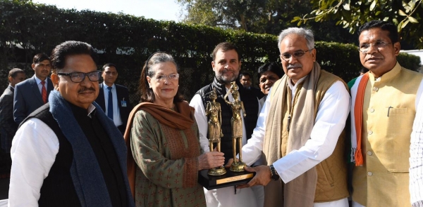 मुख्यमंत्री श्री भूपेश बघेल ने आज नई दिल्ली में श्रीमती सोनिया गांधी और श्री राहुल गांधी से सौजन्य मुलाकात की...