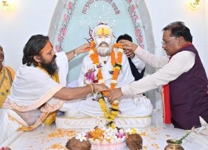 संतों के आशीर्वाद और जनसहयोग से छत्तीसगढ़ आगे बढ़ रहा है विकास और आस्था के मार्ग पर - मुख्यमंत्री  विष्णुदेव साय