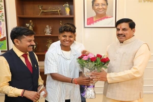 मुख्यमंत्री डॉ. यादव से क्रिकेटर क्रांति गौड़ ने सौजन्य भेंट की