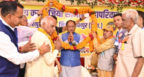 मुख्यमंत्री  विष्णुदेव साय राष्ट्रीय कन्नौजिया सोनार महापरिवार के प्रतिभा सम्मान समारोह में हुए शामिल