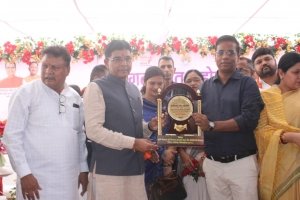 &#039;किसान हैं विकसित भारत की रीढ़, तिलहन उत्पादन से बढ़ेगी आत्मनिर्भरता&#039; — मंत्री  टंक राम वर्मा