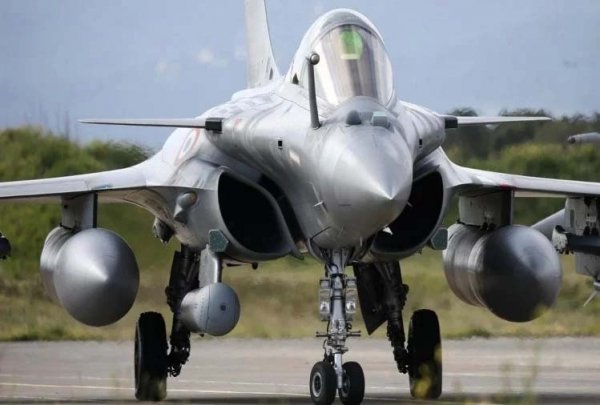 सरकार ने सुप्रीम कोर्ट में दाखिल किया हलफनामा, राफेल सौदा नियमों के मुताबिक