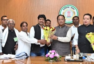 मुख्यमंत्री से सतनाम पंथ के पदाधिकारियों ने की सौजन्य मुलाकात