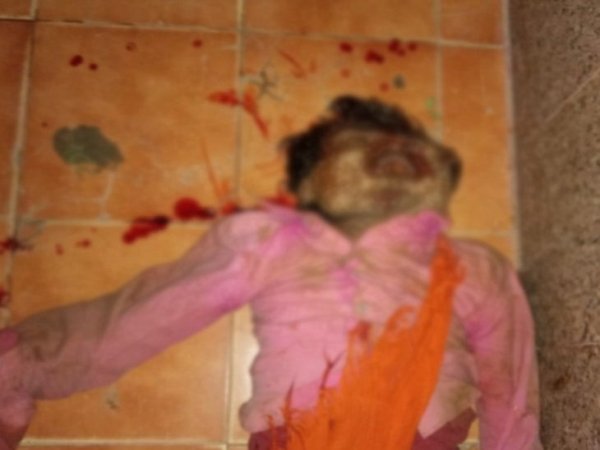 आंधी और बारिश में भरभराकर गिरी दीवार, बचने के लिए खड़े चार मजदूर दबे, तीन की मौत