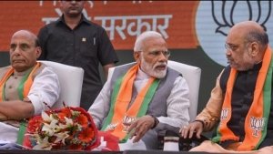 मोदी सरकार के 36 मंत्री जाएंगे कश्मीर