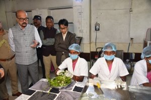 राज्यपाल  रमेन डेका ने दुगली में वनधन विकास केन्द्र का किया अवलोकन