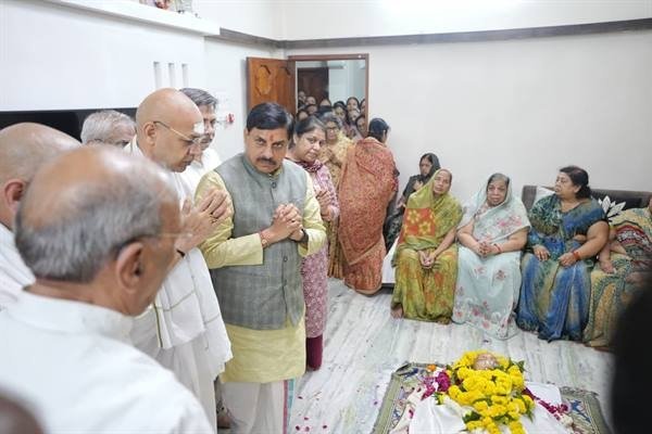 मुख्यमंत्री डॉ. यादव ने स्व. श्री अग्रवाल को दी श्रद्धांजलि