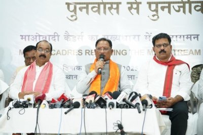 बस्तर में नक्सल उन्मूलन की दिशा में ऐतिहासिक दिन, बंदूक छोड़ संविधान अपनाने वालों का स्वागत - मुख्यमंत्री  विष्णु देव साय