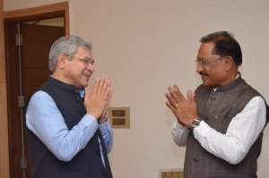 मुख्यमंत्री विष्णुदेव साय ने केंद्रीय रेल मंत्री  अश्विनी वैष्णव से की सौजन्य मुलाकात