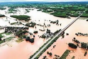 बाढ़ प्रभा‎वित पाकिस्तान ने अंतरराष्ट्रीय समुदाय से तत्काल सहायता मांगी