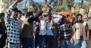 विरोध के जोश में &lsquo;होश&rsquo; खो बैठी कांग्रेस, प्रदर्शन में अपनी ही पार्टी के खिलाफ लगा दिए &lsquo;मुर्दाबाद&rsquo; के नारे