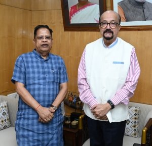 राज्यपाल  रमेन डेका से विधायक अमर अग्रवाल ने की सौजन्य मुलाकात