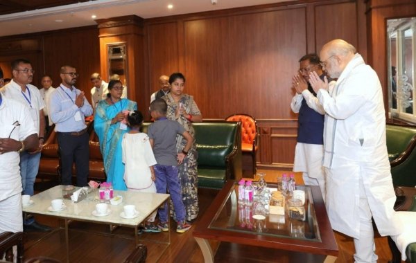 शहादत को नमन: केंद्रीय गृह मंत्री अमित शाह ने शहीद आकाश राव गिरिपुंजे के परिजनों से की मुलाकात केन्द्रीय गृह मंत्री अमित शाह