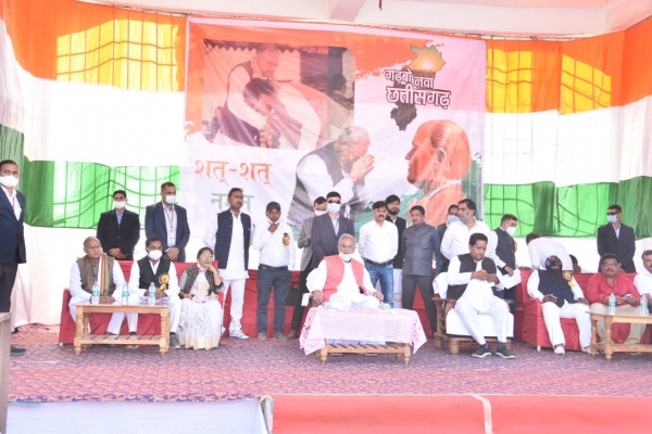 पहले धान बेचकर मोटरसाइकिल लेते थे अब लोग गोबर बेचकर मोटरसाइकिल खरीदते हैं