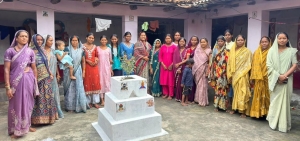 मंत्री श्रीमती लक्ष्मी राजवाड़े पहुंचीं ग्राम कुंजनगर, महिलाओं से किया आत्मीय संवाद