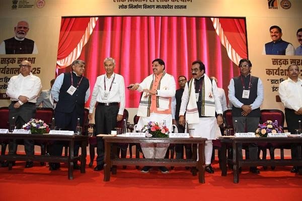 चाहे जितनी जल्दी हो, सड़क सुरक्षा नियमों का पालन अवश्य करें : मुख्यमंत्री डॉ. यादव