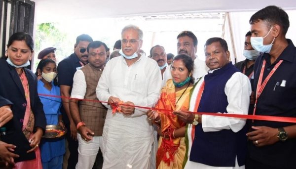 माड़पाल स्कूल के नवाचारों का अवलोकन करने पहुंचे मुख्यमंत्री : बच्चों को स्कूल में उपलब्ध सुविधाओं का अधिक से अधिक उपयोग कर ज्ञानार्जन करने की दी सीख: भूपेश बघेल