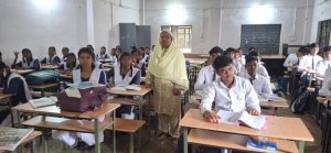 मानदेय शिक्षकों ने संभाली कमान