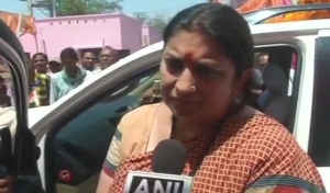ईरानी ने कांग्रेस अध्यक्ष को &lsquo;जन्मजात झूठा&rsquo; बताया, कांग्रेस ने पलटवार किया
